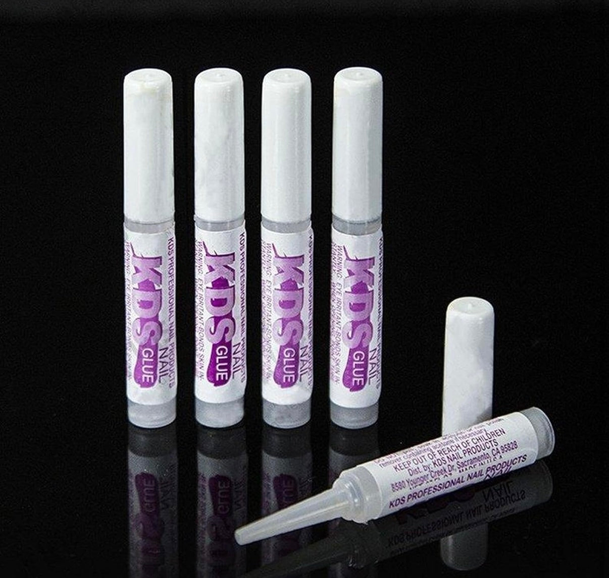 NAIL GLUE